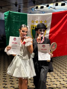 Campionati del Mondo IDO Show Latin & Carribean Show: Aurora Pia Erriquez, Clarissa Erriquez e Greta Corvaglia sul tetto del mondo - Corriere Salentino
