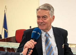 “I miei primi 80 anni a cuore aperto”: il libro del cardiochirurgo Massimo Villani, che fa battere forte il cuore Massimo Villani, fondatore della divisione di Cardiochirurgia dell’ospedale “Vito Fazzi” di Lecce