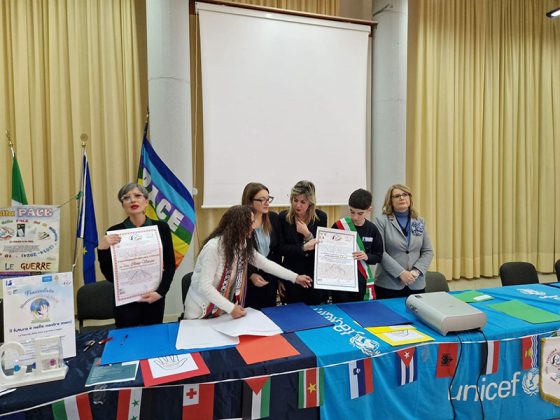La Fiaccola della Pace giunge a Veglie, IC Impastato e Comune diventano Scuola e Città per la Pace capofila in Puglia - Corriere Salentino