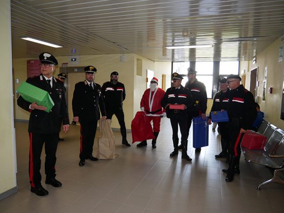 Natale di solidarietà all’Ospedale “Vito Fazzi” di Lecce: i Carabinieri regalano sorrisi ai piccoli pazienti - Corriere Salentino