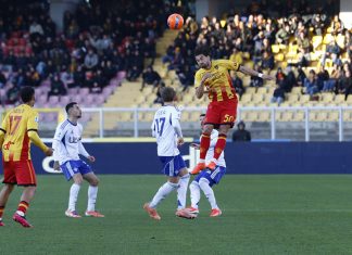 Il Lecce subisce la concretezza ed il cinismo del Como, al Via del Mare finisce 0-3