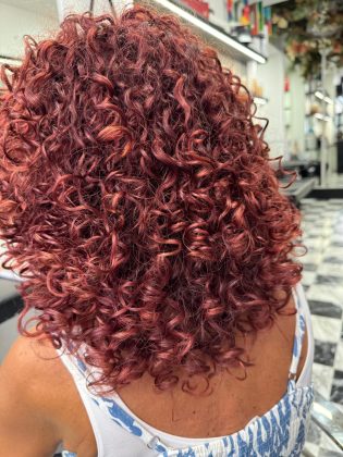 Riccia's Professional presenta REcurl Loop™: il nuovo protocollo professionale per ottenere il "Loop Perfetto" nei capelli ricci - Corriere Salentino