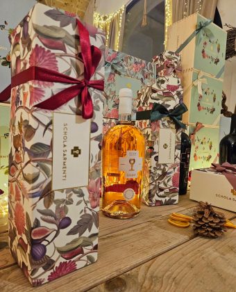 Schola Sarmenti: a Natale il vino si veste di poesia con le nuove confezioni “Romantic Winery” - Corriere Salentino