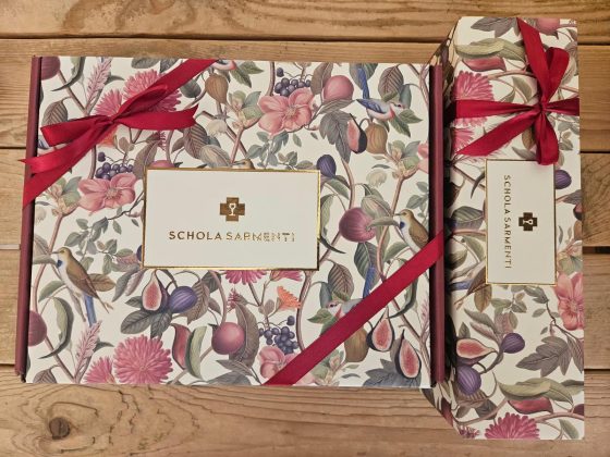 Schola Sarmenti: a Natale il vino si veste di poesia con le nuove confezioni “Romantic Winery” - Corriere Salentino