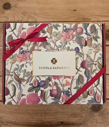 Schola Sarmenti: a Natale il vino si veste di poesia con le nuove confezioni “Romantic Winery” - Corriere Salentino