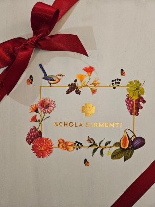 Schola Sarmenti: a Natale il vino si veste di poesia con le nuove confezioni “Romantic Winery” - Corriere Salentino