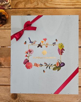 Schola Sarmenti: a Natale il vino si veste di poesia con le nuove confezioni “Romantic Winery” - Corriere Salentino