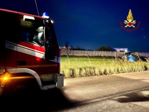 Tragedia all’alba: auto si ribalta sulla provinciale. Un 24enne perde la vita - Corriere Salentino