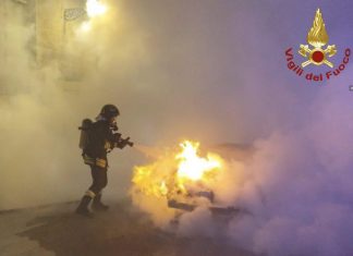 Fiamme nella notte: bruciano auto in diversi comuni della provincia
