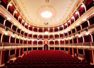 Premio Rosso Valentino, l’imprenditore Stefanelli premia il cavaliere Vito Antonio Primiceri di Banca Popolare Pugliese