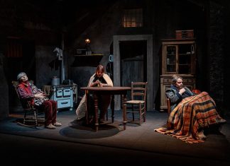 A Koreja “Misurare il salto delle rane” Carrozzeria Orfeo racconta l’arte di sopravvivere al passato in una dark comedysul coraggio di cambiare