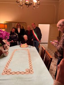 Galatone festeggia i 101 anni della signora Laura Musca - Corriere Salentino
