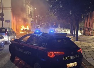 Galatone, incendio nella notte: distrutta l’auto di un ristoratore. Si sospetta il dolo