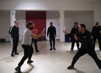 Tamburi, fuoco e scherma ai piedi del Santuario di Torrepaduli