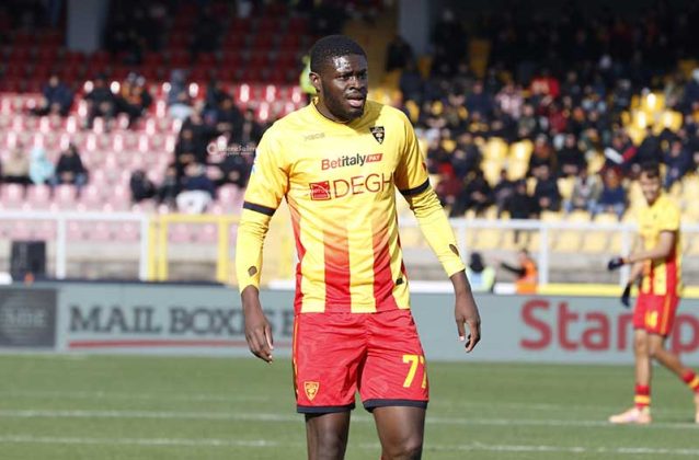 I giallorossi si suicidano nel secondo tempo, Lecce-Parma finisce 1-2 - Corriere Salentino