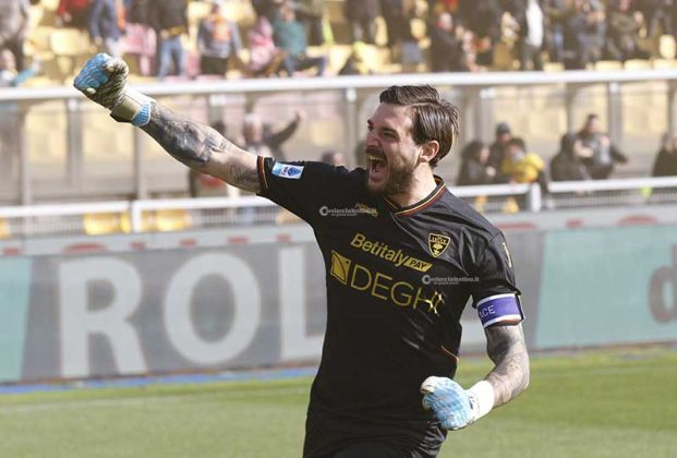 I giallorossi si suicidano nel secondo tempo, Lecce-Parma finisce 1-2 - Corriere Salentino