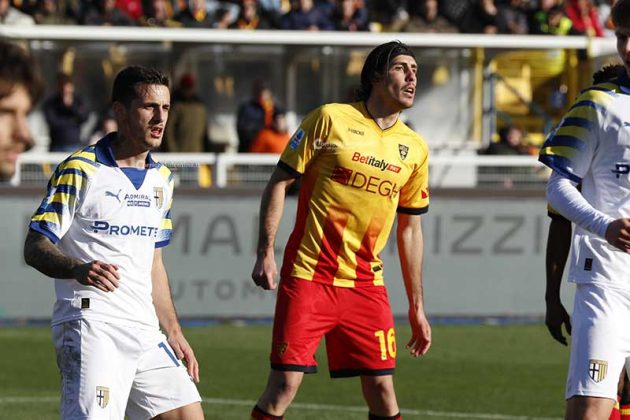 I giallorossi si suicidano nel secondo tempo, Lecce-Parma finisce 1-2 - Corriere Salentino