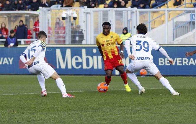I giallorossi si suicidano nel secondo tempo, Lecce-Parma finisce 1-2 - Corriere Salentino