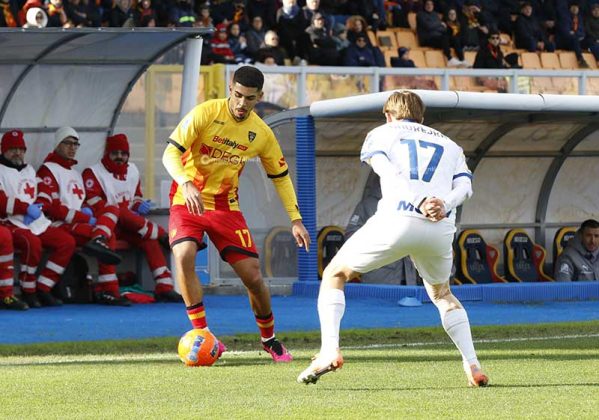 I giallorossi si suicidano nel secondo tempo, Lecce-Parma finisce 1-2 - Corriere Salentino