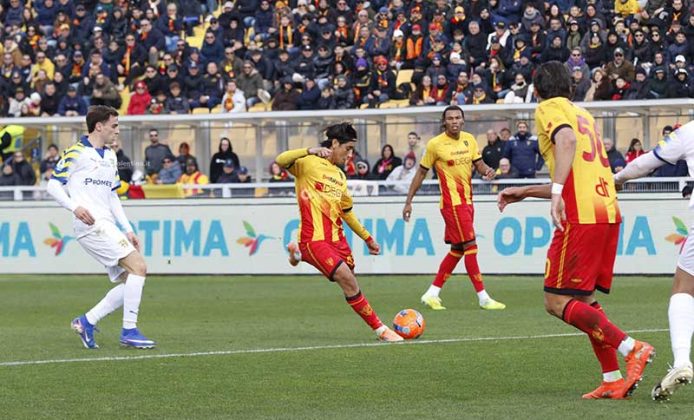 I giallorossi si suicidano nel secondo tempo, Lecce-Parma finisce 1-2 - Corriere Salentino