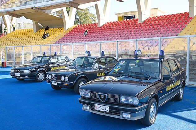 Storia e solidarietà in serie A: le Alfa Romeo della Scuderia Alfisti Giallo Verdi sfilano al "Via del Mare" per l'inclusione - Corriere Salentino