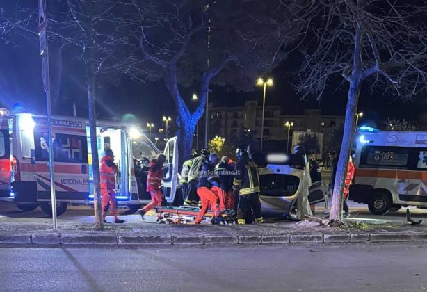 Coppia si ribalta con l’auto in città: lui muore sul colpo, lei finisce in ospedale - Corriere Salentino