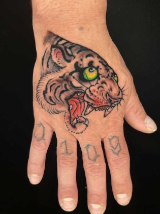 Sgrounch, 25 anni di inchiostro e controcultura: il tatuaggio come atto ribelle, identità e memoria - Corriere Salentino