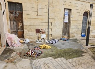 Piazzale della stazione, scene di ordinario degrado