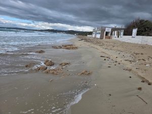 Salento, le mareggiate devastano le coste mentre le risorse regionali tardano ad arrivare - Corriere Salentino