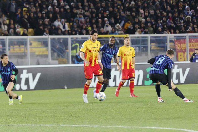 I giallorossi crollano negli ultimi quindici minuti al Via del Mare: Lecce-Inter, 0-2 - Corriere Salentino