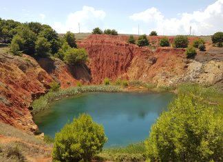 Lago di Bauxite di Otranto, gli operatori turistici chiedono una gestione pubblica per garantire sicurezza e riapertura regolamentata