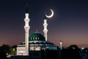 La luna riallinea i calendari. Ramadan Quaresima Capodanno Lunare nello stesso orizzonte. Cosa significa quando il tempo in continenti diversi sceglie di rallentare insieme - Corriere Salentino