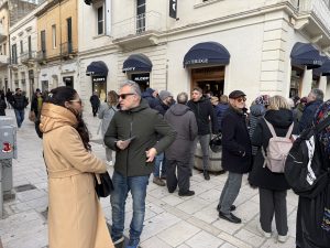 Filovia, protesta in centro: "Le firme dei cittadini meritano rispetto: si faccia la consultazione referendaria" - Corriere Salentino