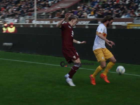 Torino-Lecce, le pagelle dei giallorossi. Falcone sempre super, Pierotti imbarazzante - Corriere Salentino