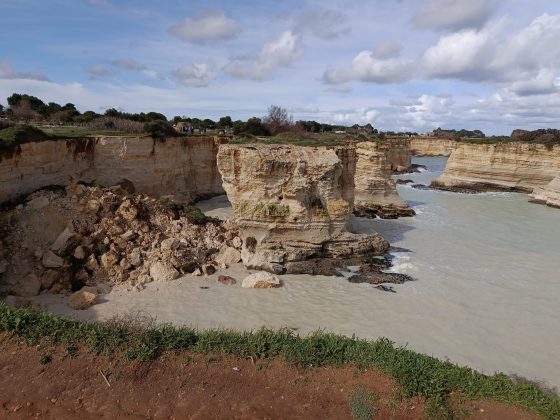 È crollato l’arco dei faraglioni di Sant’Andrea. Il sindaco Cisternino: “Un danno enorme per tutto il Salento” - Corriere Salentino