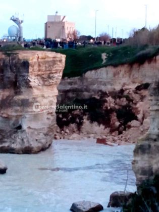 È crollato l’arco dei faraglioni di Sant’Andrea. Il sindaco Cisternino: “Un danno enorme per tutto il Salento” - Corriere Salentino
