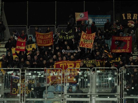 Le pagelle dei giallorossi in Cagliari – Lecce: Ramadani prestazione da incorniciare e gol pesantissimo, Gandelman protagonista col secondo gol consecutivo, Sottil grande assist - Corriere Salentino