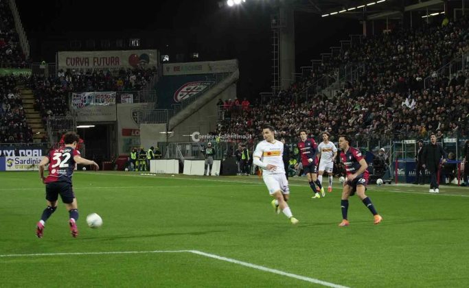 Le pagelle dei giallorossi in Cagliari – Lecce: Ramadani prestazione da incorniciare e gol pesantissimo, Gandelman protagonista col secondo gol consecutivo, Sottil grande assist - Corriere Salentino