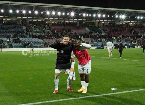 Le pagelle dei giallorossi in Cagliari – Lecce: Ramadani prestazione da incorniciare e gol pesantissimo, Gandelman protagonista col secondo gol consecutivo, Sottil grande assist - Corriere Salentino