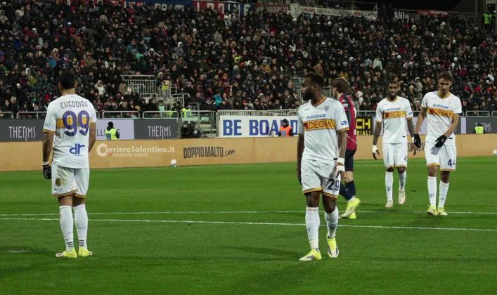 Le pagelle dei giallorossi in Cagliari – Lecce: Ramadani prestazione da incorniciare e gol pesantissimo, Gandelman protagonista col secondo gol consecutivo, Sottil grande assist - Corriere Salentino