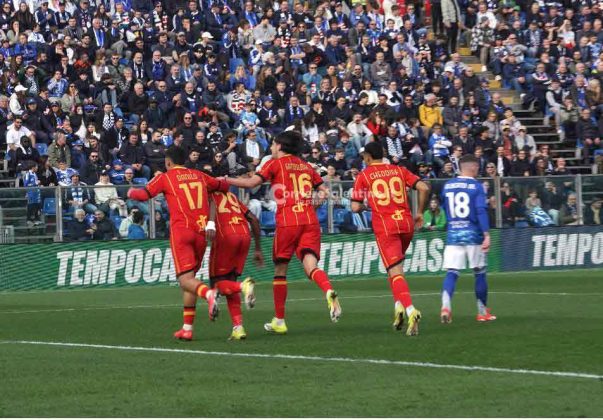 Il Lecce illude e poi capitola già nel primo tempo. Como-Lecce, 3-1 - Corriere Salentino