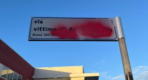 Atti vandalici a Lecce, i sospetti di Adriana Poli Bortone. L’assessore Capoccia: “Guardia alta” - Corriere Salentino