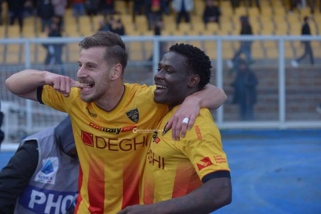 Banda regala ai giallorossi tre punti pesantissimi, Lecce-Udinese 2-1 - Corriere Salentino