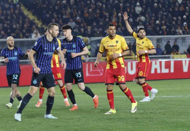 I giallorossi crollano negli ultimi quindici minuti al Via del Mare: Lecce-Inter, 0-2 - Corriere Salentino