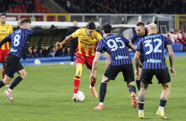 I giallorossi crollano negli ultimi quindici minuti al Via del Mare: Lecce-Inter, 0-2 - Corriere Salentino