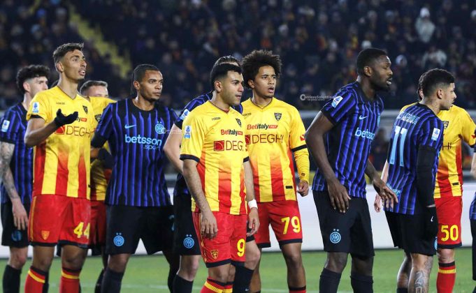 I giallorossi crollano negli ultimi quindici minuti al Via del Mare: Lecce-Inter, 0-2 - Corriere Salentino