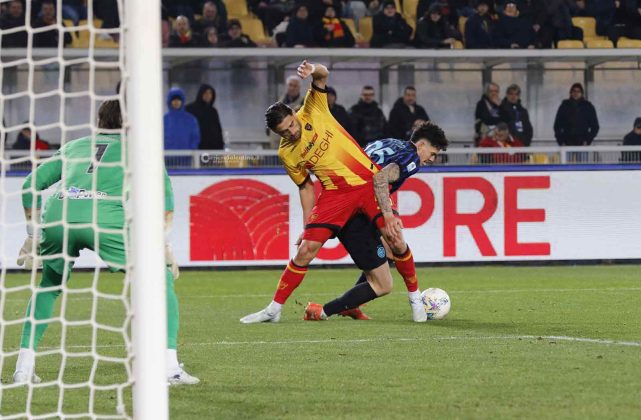 I giallorossi crollano negli ultimi quindici minuti al Via del Mare: Lecce-Inter, 0-2 - Corriere Salentino