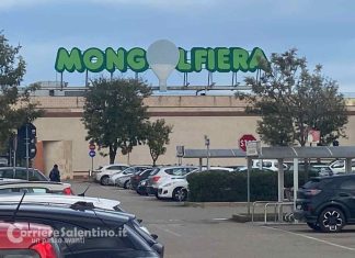 “Hanno tentato di rapire una bimba al centro commerciale”: l’allarme corre sulle chat WhatsApp, ma è un “fake”. E scatta la denuncia