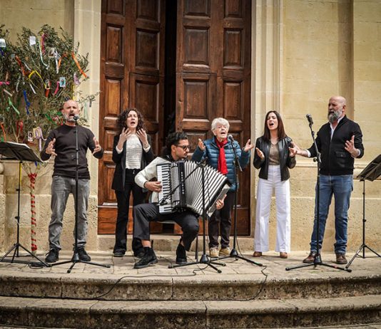 Giovedì 26 marzo a Calimera sesto appuntamento dei “Canti di Passione – Ce Custi o Gaddho na Cantalisi”