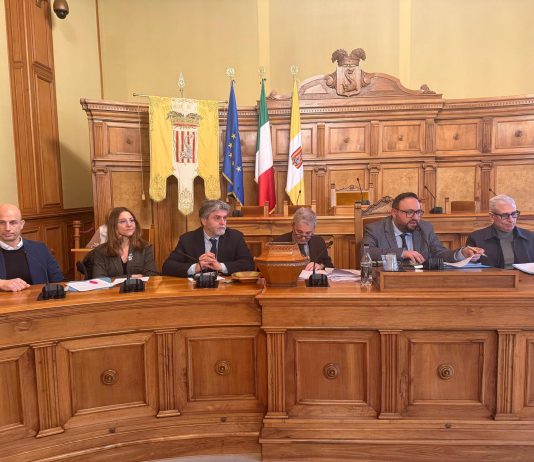 Provinciali, il centrosinistra con due liste sottrae uomini agli avversari: il centrodestra punta tutto sull’unità